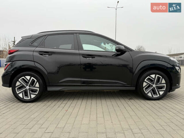 Черный Хендай Kona, объемом двигателя 0 л и пробегом 74 тыс. км за 20900 $, фото 2 на Automoto.ua