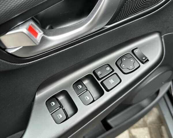 Чорний Хендай Kona, об'ємом двигуна 0 л та пробігом 54 тис. км за 16800 $, фото 13 на Automoto.ua