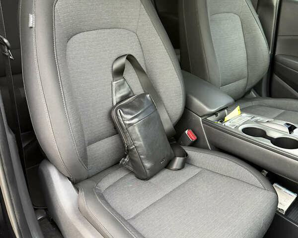 Черный Хендай Kona, объемом двигателя 0 л и пробегом 156 тыс. км за 19800 $, фото 50 на Automoto.ua