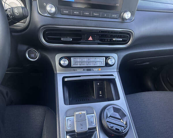 Черный Хендай Kona, объемом двигателя 0 л и пробегом 42 тыс. км за 18500 $, фото 15 на Automoto.ua