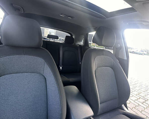 Черный Хендай Kona, объемом двигателя 0 л и пробегом 42 тыс. км за 18500 $, фото 36 на Automoto.ua