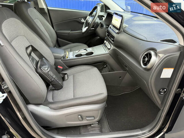 Черный Хендай Kona, объемом двигателя 0 л и пробегом 156 тыс. км за 19800 $, фото 49 на Automoto.ua