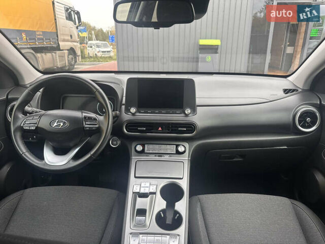 Черный Хендай Kona, объемом двигателя 0 л и пробегом 42 тыс. км за 18500 $, фото 48 на Automoto.ua