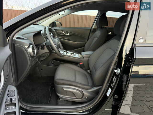 Чорний Хендай Kona, об'ємом двигуна 0 л та пробігом 16 тис. км за 18000 $, фото 9 на Automoto.ua