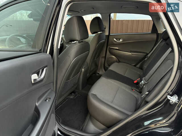 Чорний Хендай Kona, об'ємом двигуна 0 л та пробігом 16 тис. км за 18000 $, фото 11 на Automoto.ua