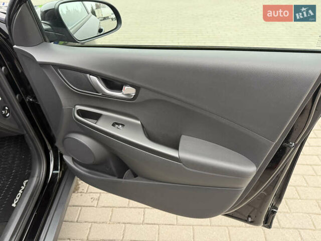 Черный Хендай Kona, объемом двигателя 0 л и пробегом 74 тыс. км за 20900 $, фото 18 на Automoto.ua