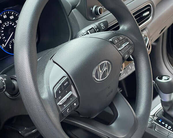 Черный Хендай Kona, объемом двигателя 2 л и пробегом 85 тыс. км за 19000 $, фото 19 на Automoto.ua