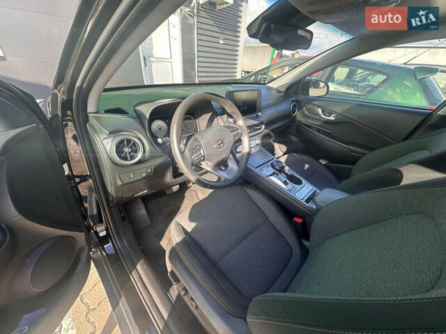 Черный Хендай Kona, объемом двигателя 0 л и пробегом 42 тыс. км за 18500 $, фото 20 на Automoto.ua