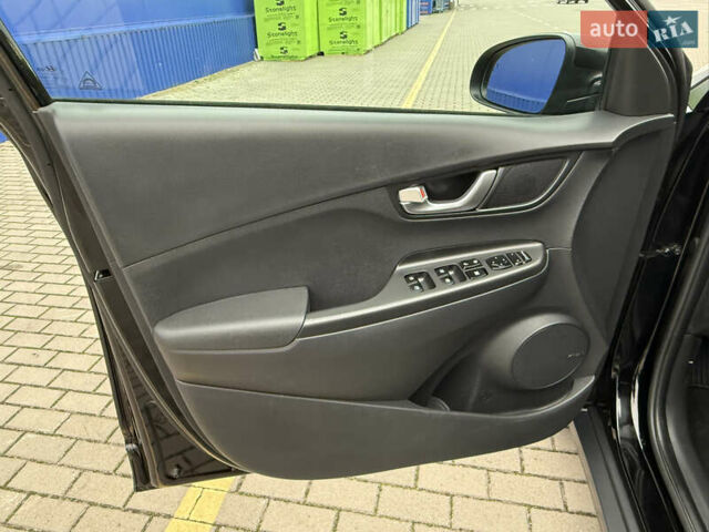 Черный Хендай Kona, объемом двигателя 0 л и пробегом 156 тыс. км за 19800 $, фото 24 на Automoto.ua