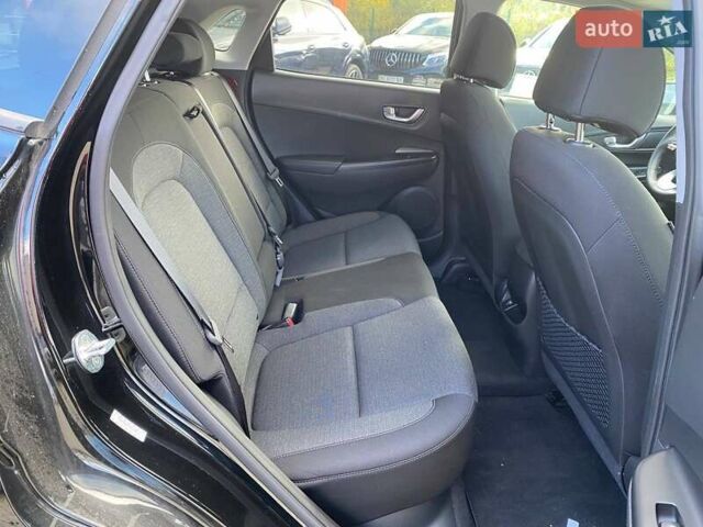 Чорний Хендай Kona, об'ємом двигуна 0 л та пробігом 5 тис. км за 21000 $, фото 23 на Automoto.ua