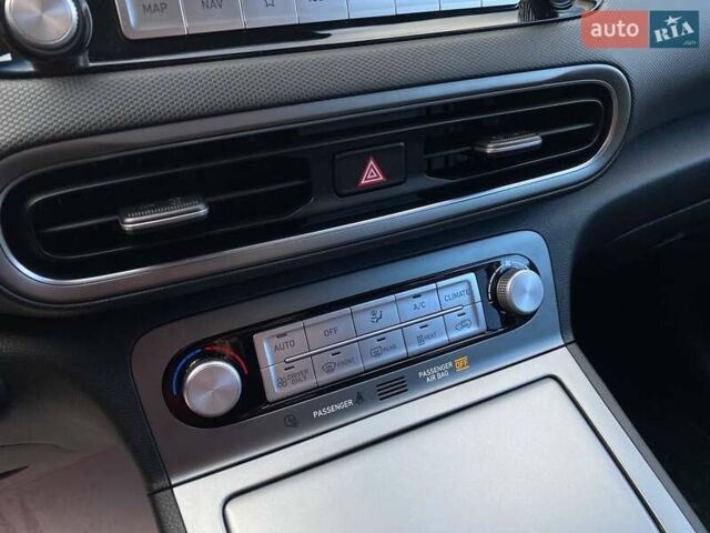 Чорний Хендай Kona, об'ємом двигуна 0 л та пробігом 5 тис. км за 21000 $, фото 17 на Automoto.ua