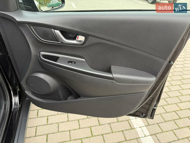 Черный Хендай Kona, объемом двигателя 0 л и пробегом 156 тыс. км за 19800 $, фото 48 на Automoto.ua