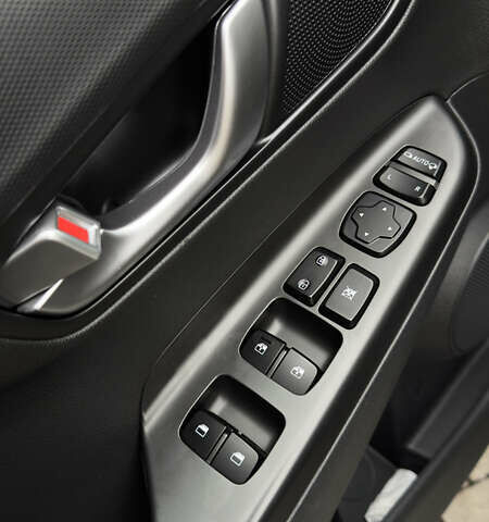 Черный Хендай Kona, объемом двигателя 0 л и пробегом 134 тыс. км за 20999 $, фото 31 на Automoto.ua