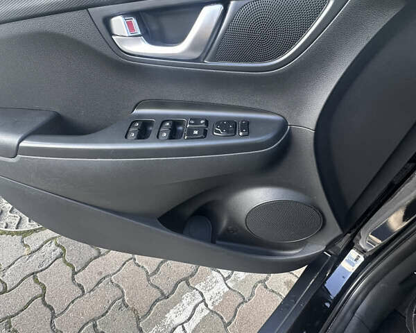 Черный Хендай Kona, объемом двигателя 0 л и пробегом 42 тыс. км за 18500 $, фото 25 на Automoto.ua