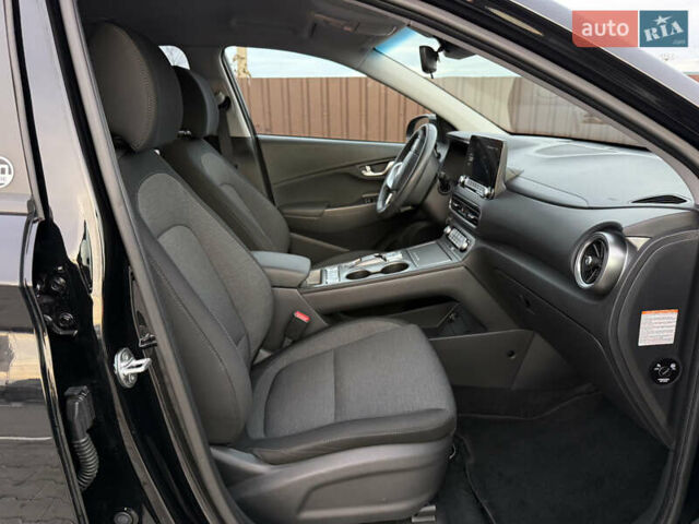 Чорний Хендай Kona, об'ємом двигуна 0 л та пробігом 16 тис. км за 18000 $, фото 14 на Automoto.ua