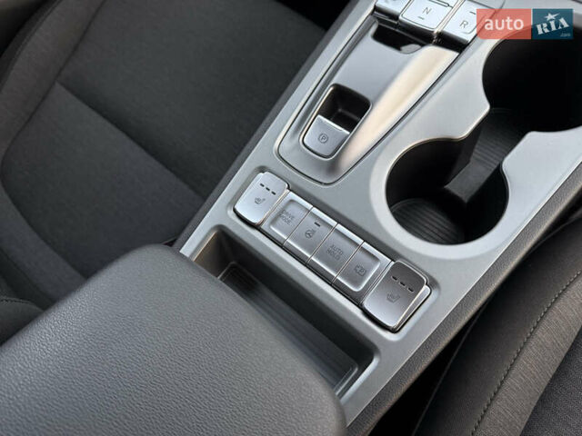 Чорний Хендай Kona, об'ємом двигуна 0 л та пробігом 16 тис. км за 18000 $, фото 16 на Automoto.ua