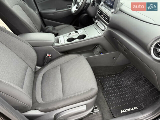 Черный Хендай Kona, объемом двигателя 0 л и пробегом 74 тыс. км за 20900 $, фото 19 на Automoto.ua