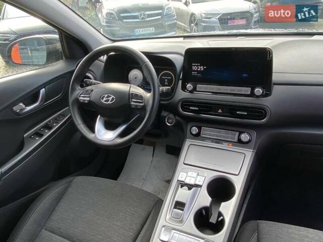 Чорний Хендай Kona, об'ємом двигуна 0 л та пробігом 5 тис. км за 21000 $, фото 10 на Automoto.ua