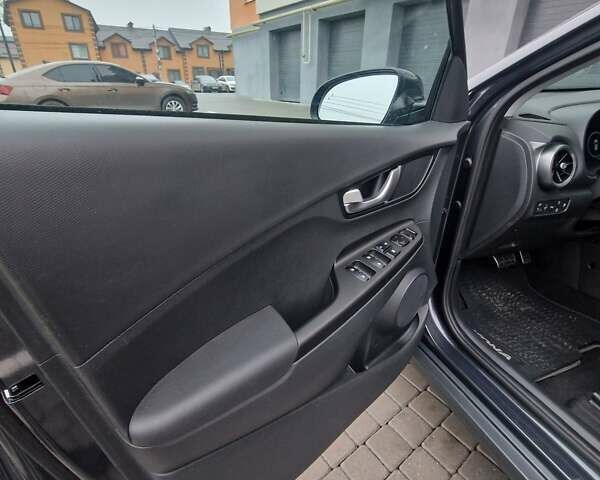 Черный Хендай Kona, объемом двигателя 0 л и пробегом 18 тыс. км за 22800 $, фото 56 на Automoto.ua