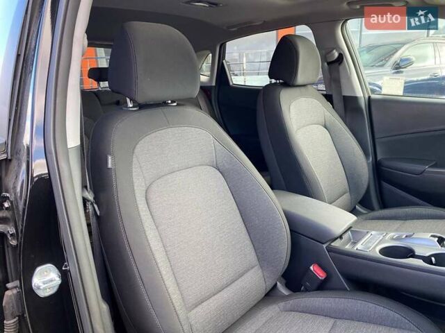 Чорний Хендай Kona, об'ємом двигуна 0 л та пробігом 5 тис. км за 21000 $, фото 26 на Automoto.ua