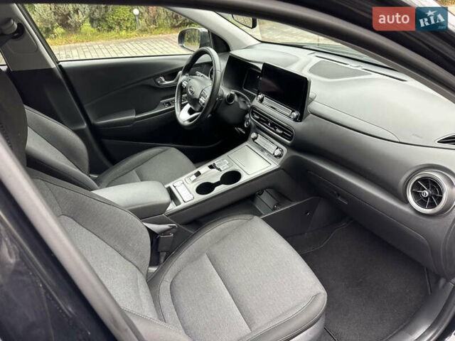 Чорний Хендай Kona, об'ємом двигуна 0 л та пробігом 54 тис. км за 16800 $, фото 26 на Automoto.ua