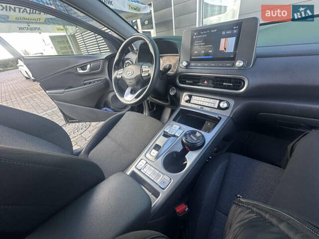 Черный Хендай Kona, объемом двигателя 0 л и пробегом 42 тыс. км за 18500 $, фото 35 на Automoto.ua