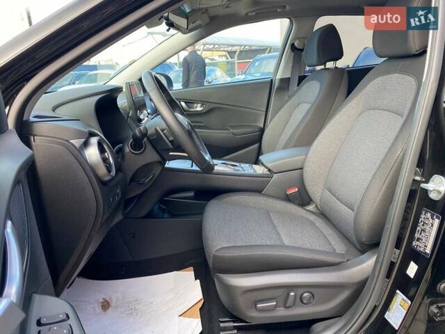 Чорний Хендай Kona, об'ємом двигуна 0 л та пробігом 5 тис. км за 21000 $, фото 19 на Automoto.ua