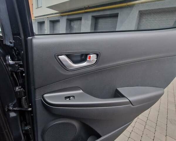 Черный Хендай Kona, объемом двигателя 0 л и пробегом 18 тыс. км за 22800 $, фото 63 на Automoto.ua