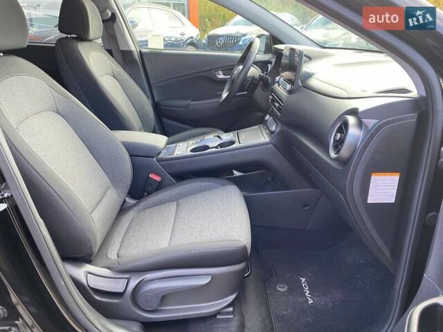 Чорний Хендай Kona, об'ємом двигуна 0 л та пробігом 5 тис. км за 21000 $, фото 25 на Automoto.ua