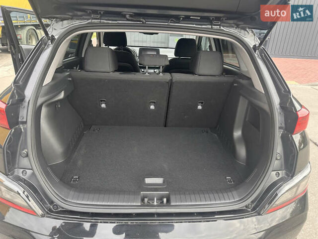 Черный Хендай Kona, объемом двигателя 0 л и пробегом 42 тыс. км за 18500 $, фото 42 на Automoto.ua