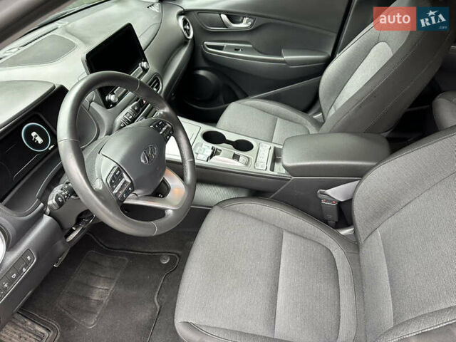 Чорний Хендай Kona, об'ємом двигуна 0 л та пробігом 54 тис. км за 16800 $, фото 28 на Automoto.ua