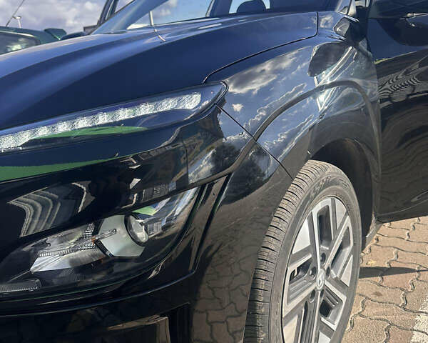 Черный Хендай Kona, объемом двигателя 0 л и пробегом 42 тыс. км за 18500 $, фото 18 на Automoto.ua