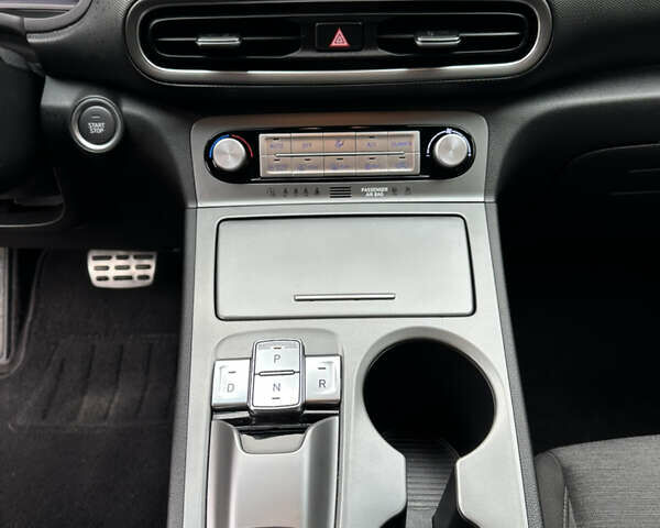 Чорний Хендай Kona, об'ємом двигуна 0 л та пробігом 54 тис. км за 16800 $, фото 10 на Automoto.ua