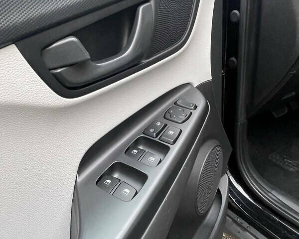 Черный Хендай Kona, объемом двигателя 2 л и пробегом 85 тыс. км за 19000 $, фото 25 на Automoto.ua