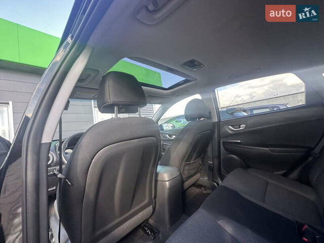Черный Хендай Kona, объемом двигателя 0 л и пробегом 42 тыс. км за 18500 $, фото 16 на Automoto.ua