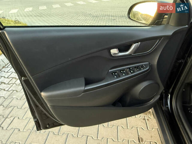 Черный Хендай Kona, объемом двигателя 0 л и пробегом 22 тыс. км за 16999 $, фото 15 на Automoto.ua