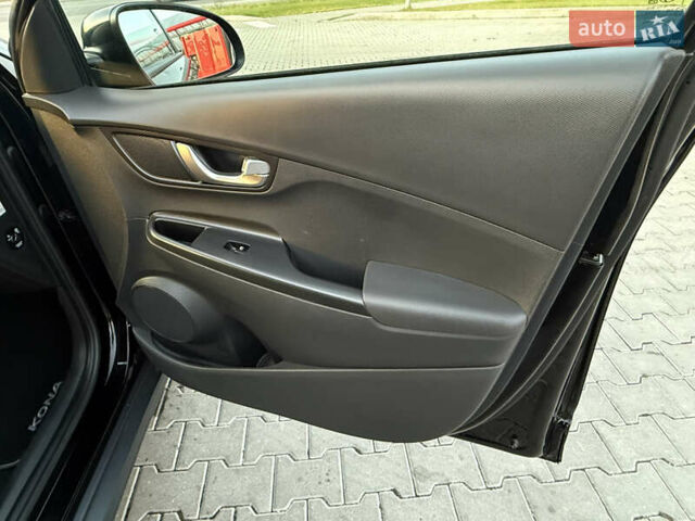 Черный Хендай Kona, объемом двигателя 0 л и пробегом 22 тыс. км за 16999 $, фото 25 на Automoto.ua