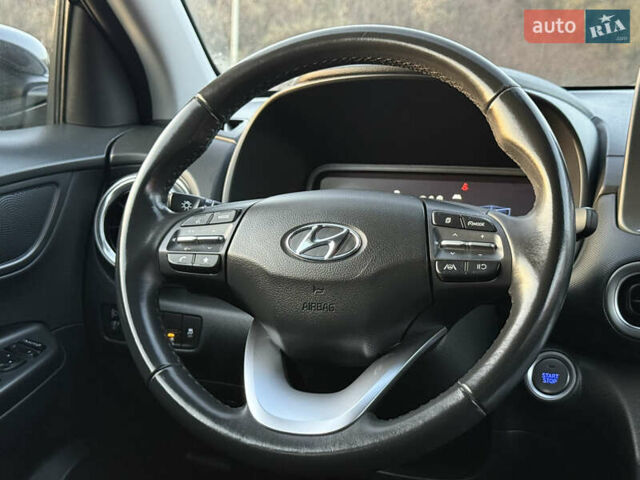 Черный Хендай Kona, объемом двигателя 0 л и пробегом 22 тыс. км за 16999 $, фото 2 на Automoto.ua