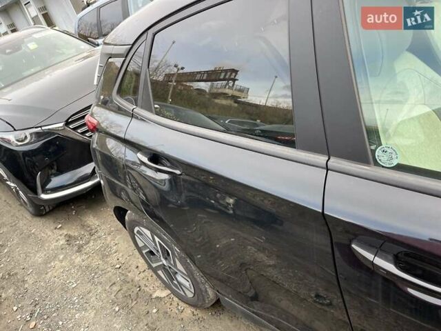 Чорний Хендай Kona, об'ємом двигуна 0 л та пробігом 66 тис. км за 11500 $, фото 5 на Automoto.ua