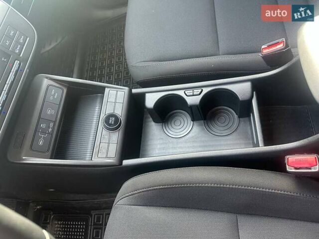 Хендай Kona 2023 у Львові на Automoto.ua Чорний Хендай Kona, об'ємом двигуна 0 л та пробігом 50 тис. км за 22700 $, фото 3 на Automoto.ua