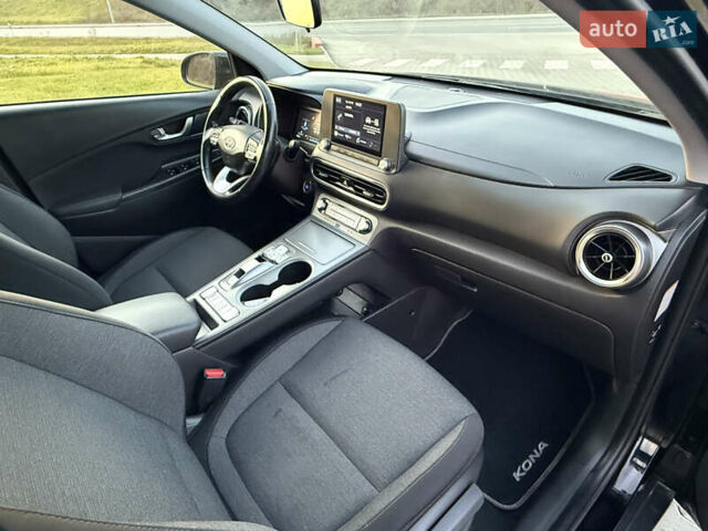Черный Хендай Kona, объемом двигателя 0 л и пробегом 22 тыс. км за 16999 $, фото 24 на Automoto.ua