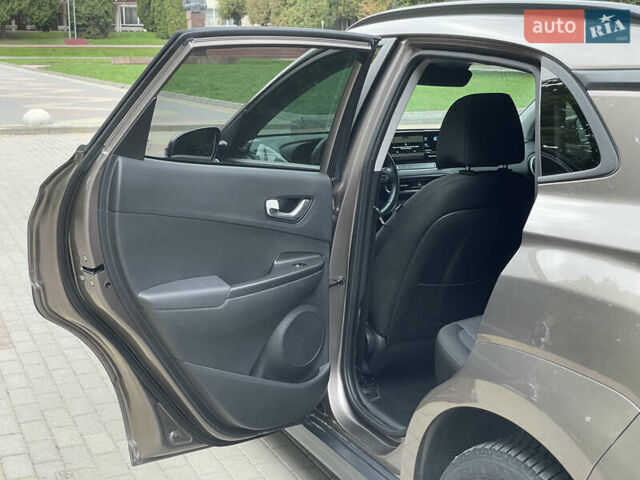 Коричневый Хендай Kona, объемом двигателя 0 л и пробегом 58 тыс. км за 18490 $, фото 19 на Automoto.ua