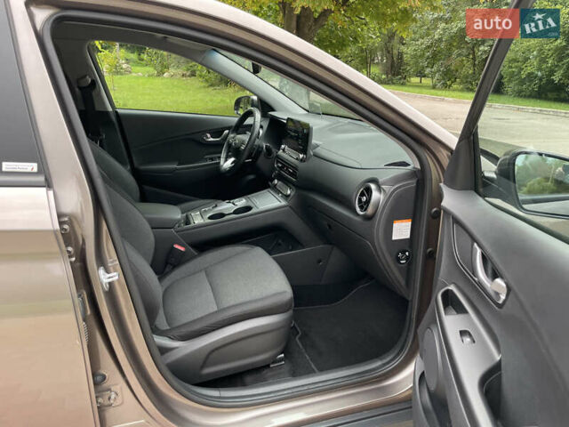 Коричневый Хендай Kona, объемом двигателя 0 л и пробегом 58 тыс. км за 18490 $, фото 26 на Automoto.ua