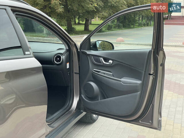 Коричневый Хендай Kona, объемом двигателя 0 л и пробегом 58 тыс. км за 18490 $, фото 25 на Automoto.ua