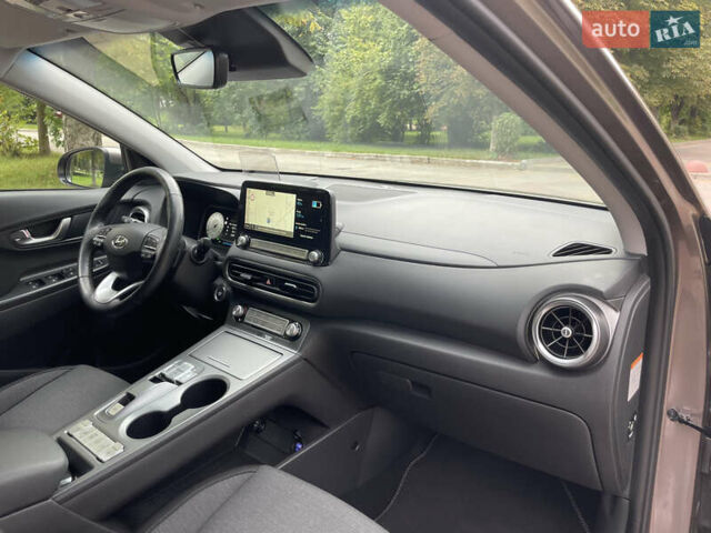 Коричневый Хендай Kona, объемом двигателя 0 л и пробегом 58 тыс. км за 18490 $, фото 27 на Automoto.ua