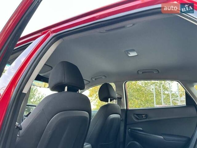 Красный Хендай Kona, объемом двигателя 2 л и пробегом 179 тыс. км за 13500 $, фото 28 на Automoto.ua