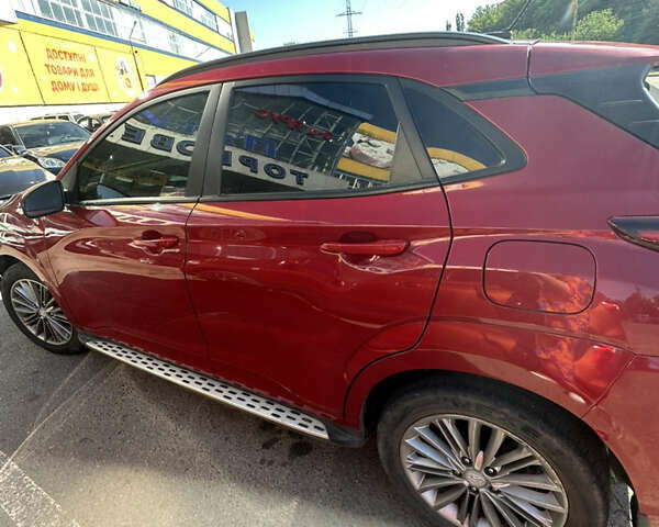 Червоний Хендай Kona, об'ємом двигуна 2 л та пробігом 55 тис. км за 18000 $, фото 3 на Automoto.ua
