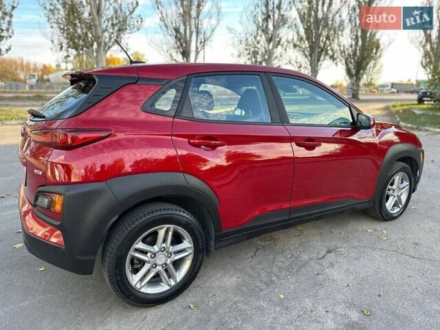 Красный Хендай Kona, объемом двигателя 2 л и пробегом 179 тыс. км за 13500 $, фото 4 на Automoto.ua
