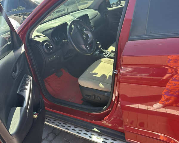Червоний Хендай Kona, об'ємом двигуна 2 л та пробігом 55 тис. км за 18000 $, фото 9 на Automoto.ua