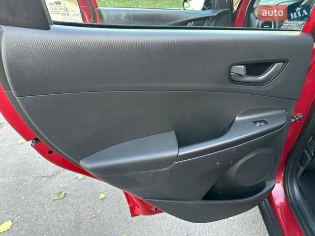 Красный Хендай Kona, объемом двигателя 2 л и пробегом 179 тыс. км за 13500 $, фото 25 на Automoto.ua
